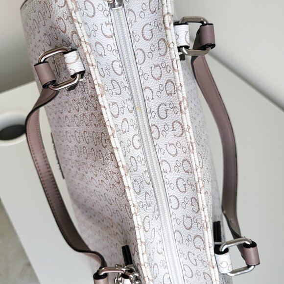 GUESS Logo Print Tote Bag - Picture 6 of 9